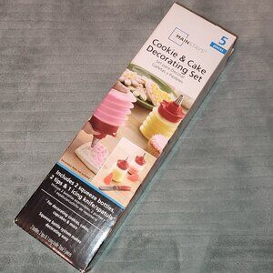 NEW Cookie & Cake Decorating Set Star Shaped Tip Round Spatula 2 Squeeze Bottles